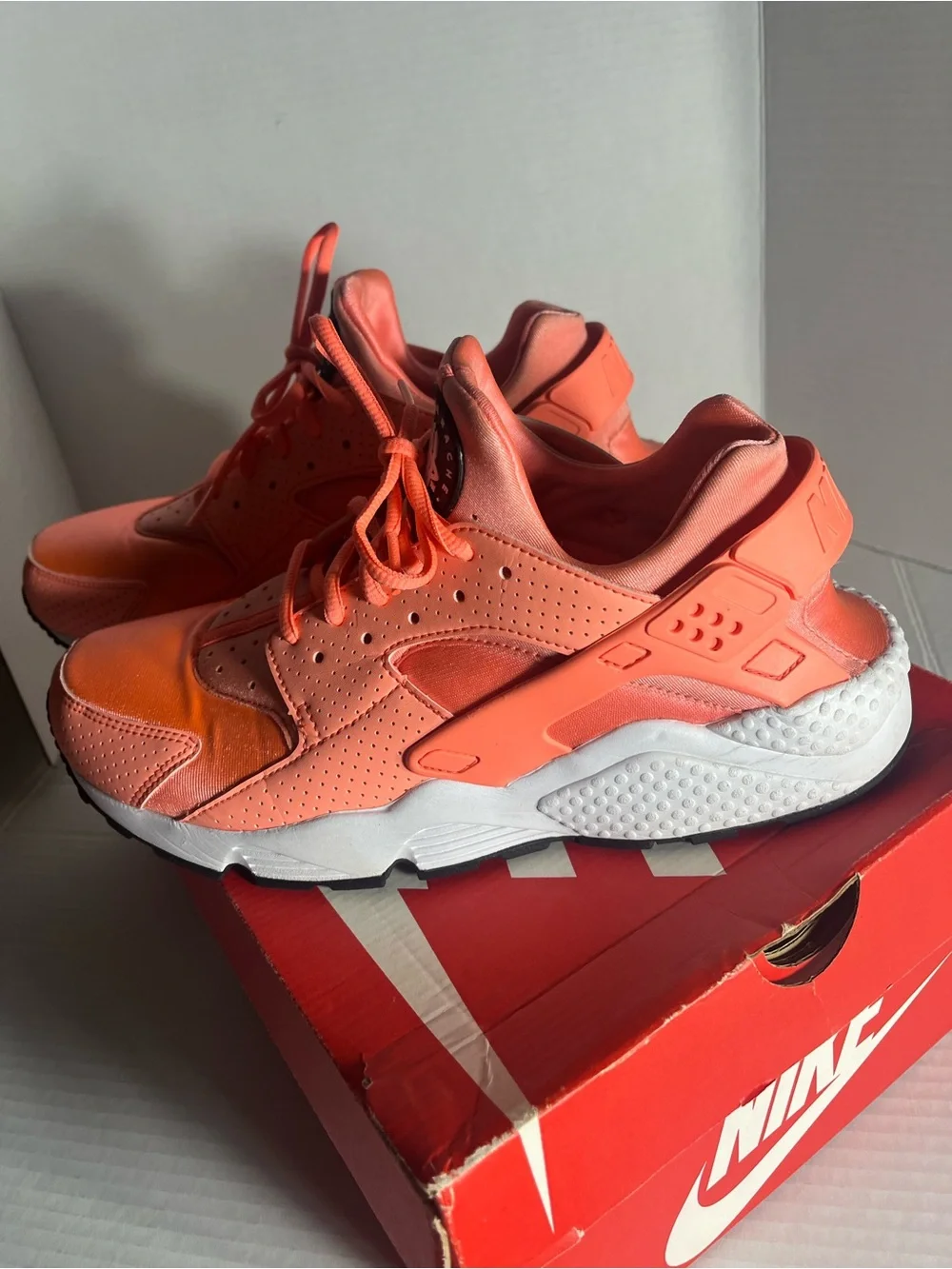 Nike Kids Coral/Orange Huarache Sneakers